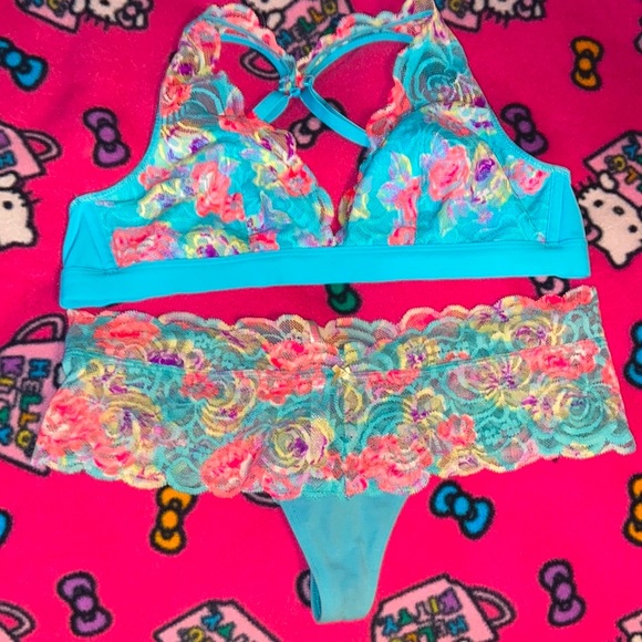 PINK Victoria's Secret Other - Victoria's Secret PINK Rose Lace Plunge Bra floral aqua sz m matching panties
